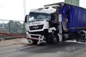 Schwerer LKW VU PKlemm A 4 Rich Olpe auf der Rodenkirchener Bruecke P330